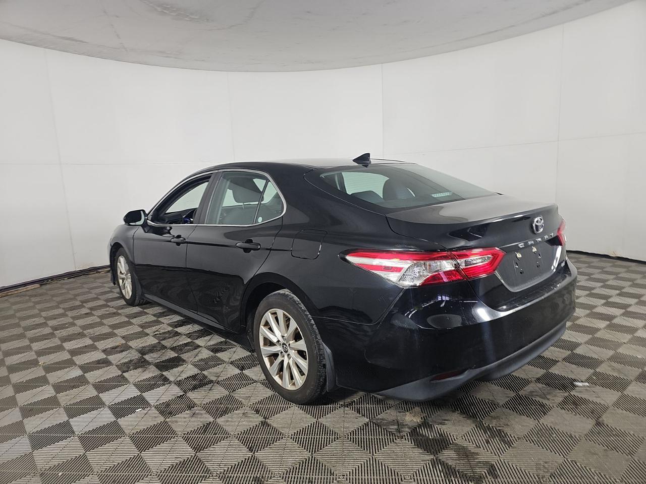 Toyota Camry LE Auto (Natl) 2020
