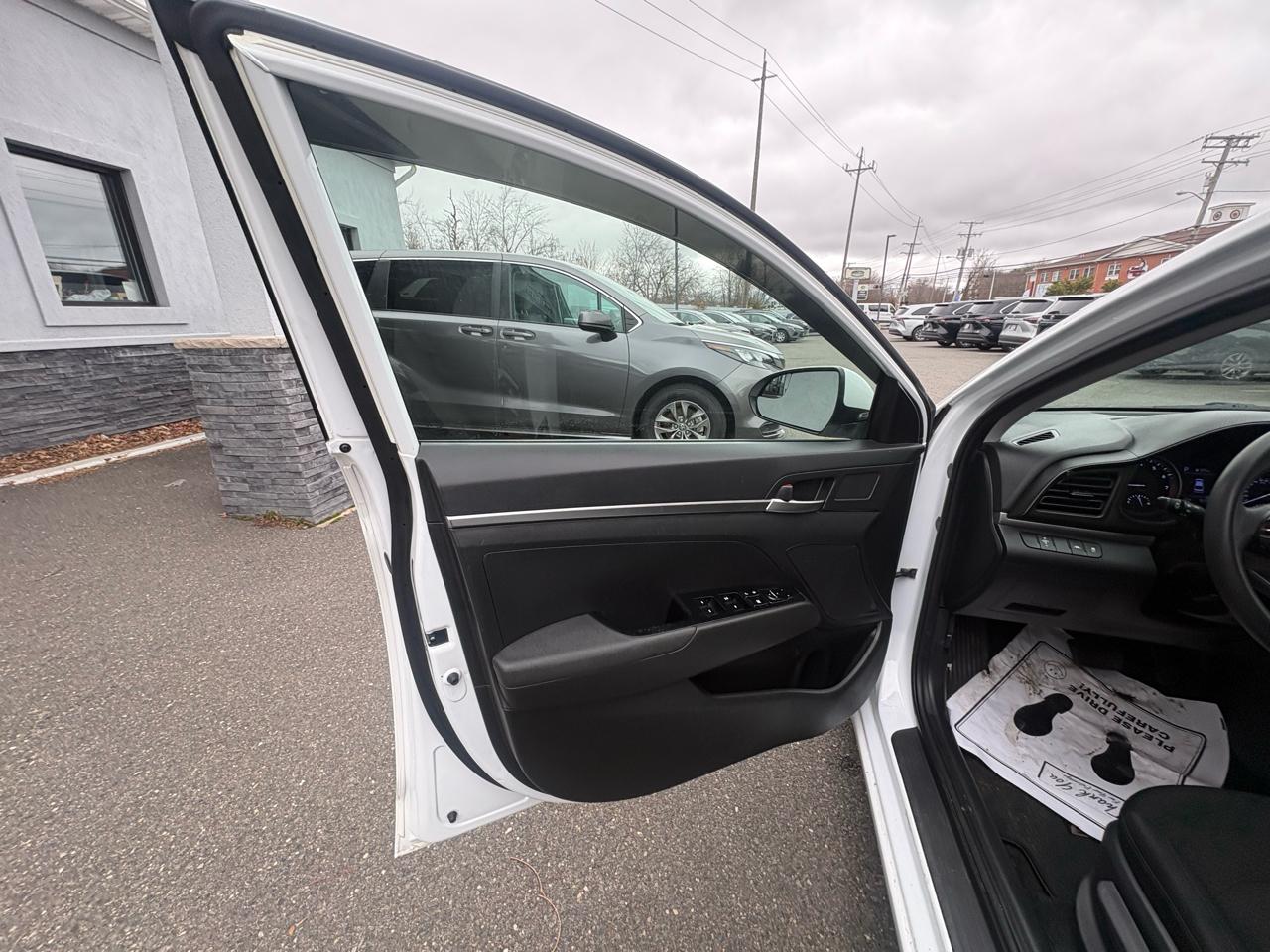 Hyundai Elantra SE Auto 2020