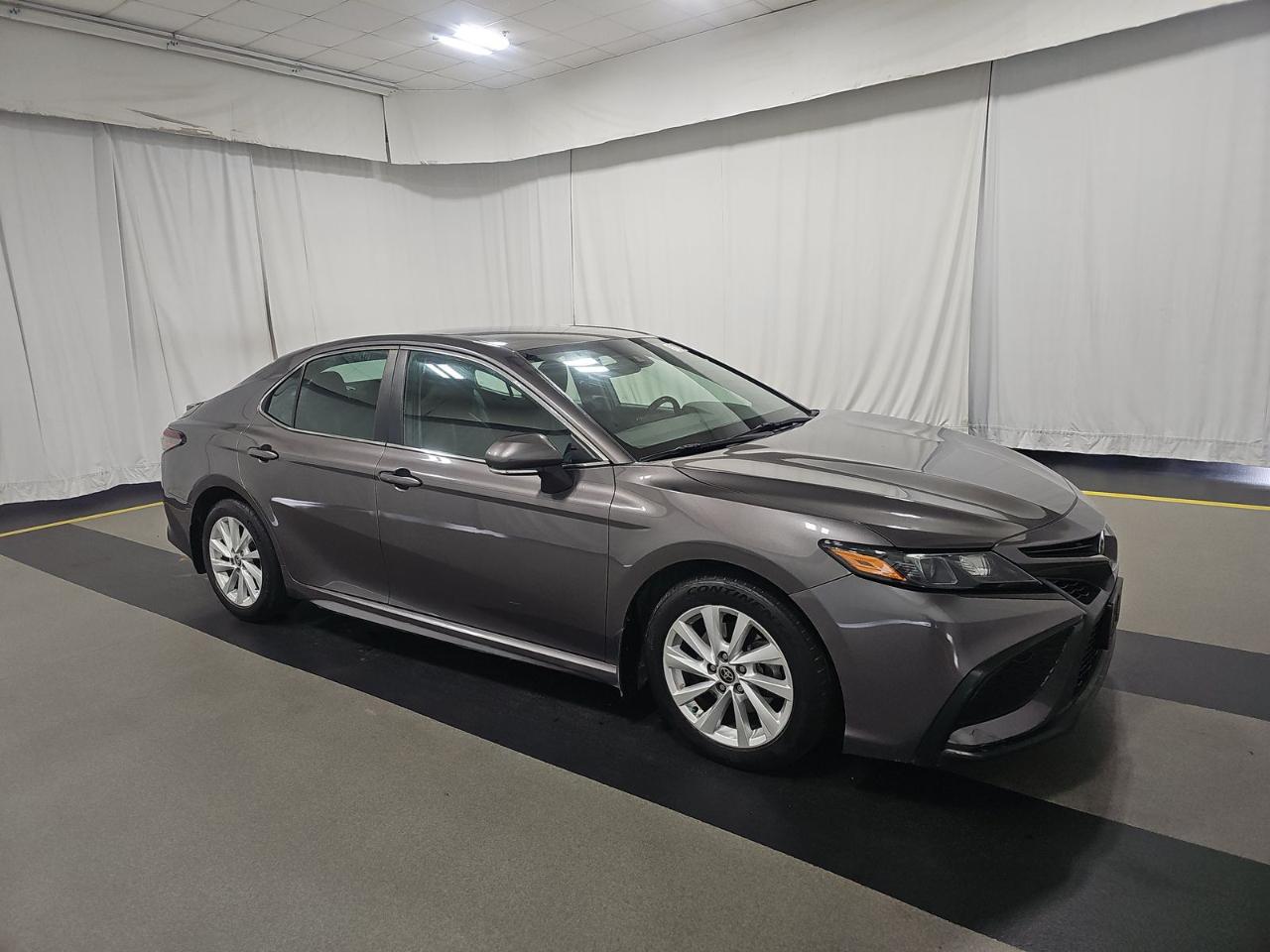 Toyota Camry Hybrid SE Nightshade CVT (Natl) 2023