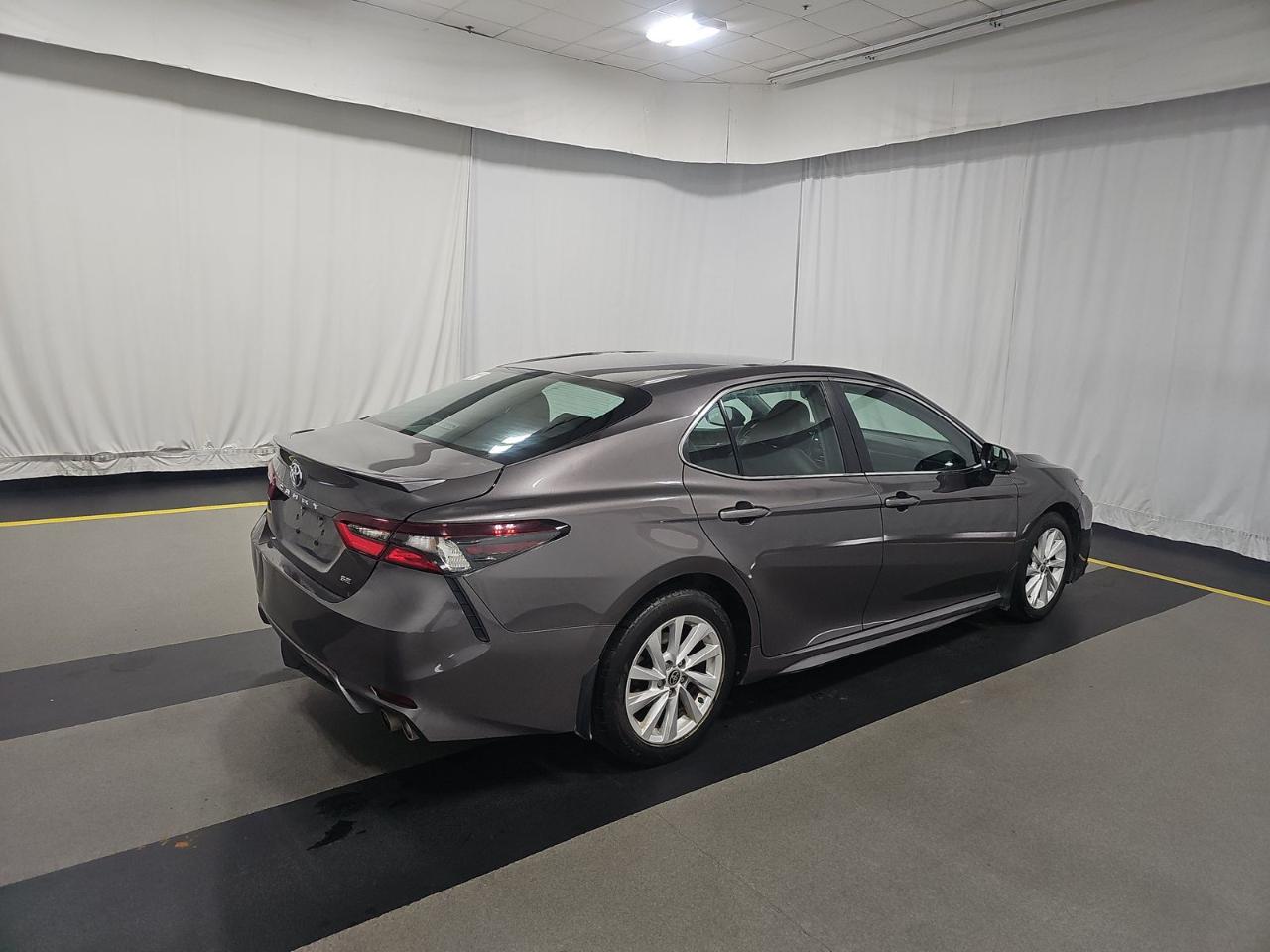 Toyota Camry Hybrid SE Nightshade CVT (Natl) 2023