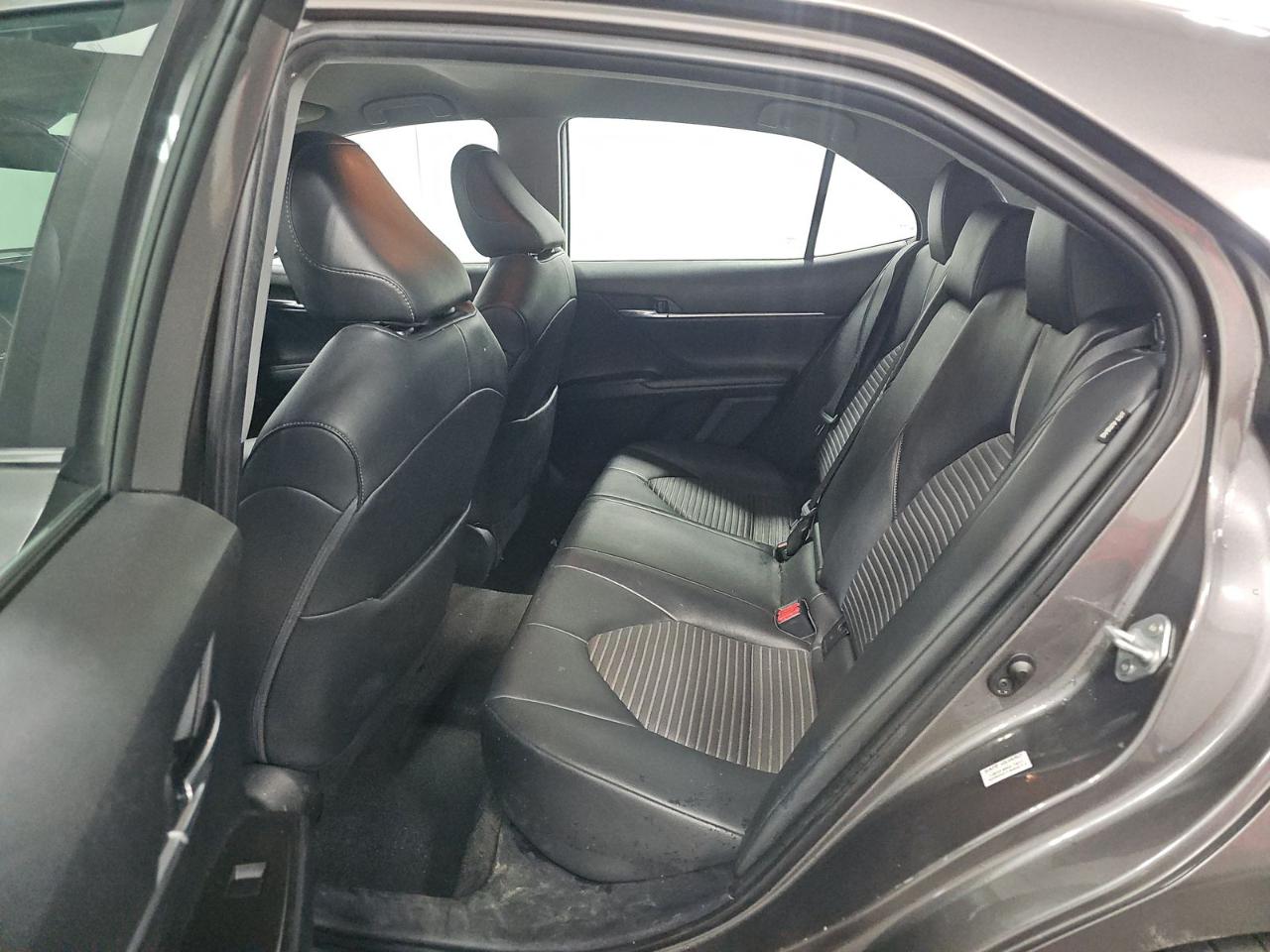 Toyota Camry Hybrid SE Nightshade CVT (Natl) 2023