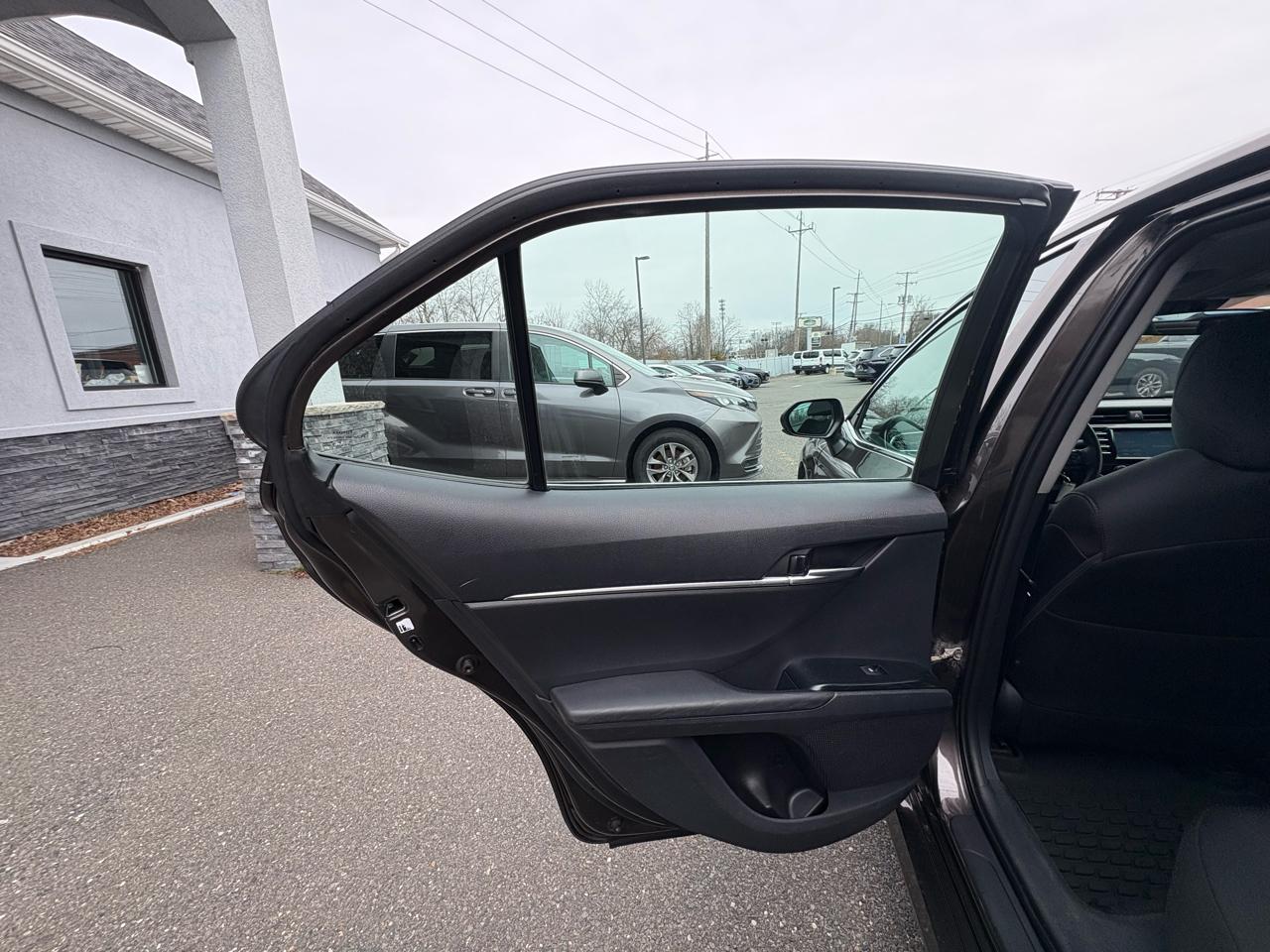 Toyota Camry SE 2023