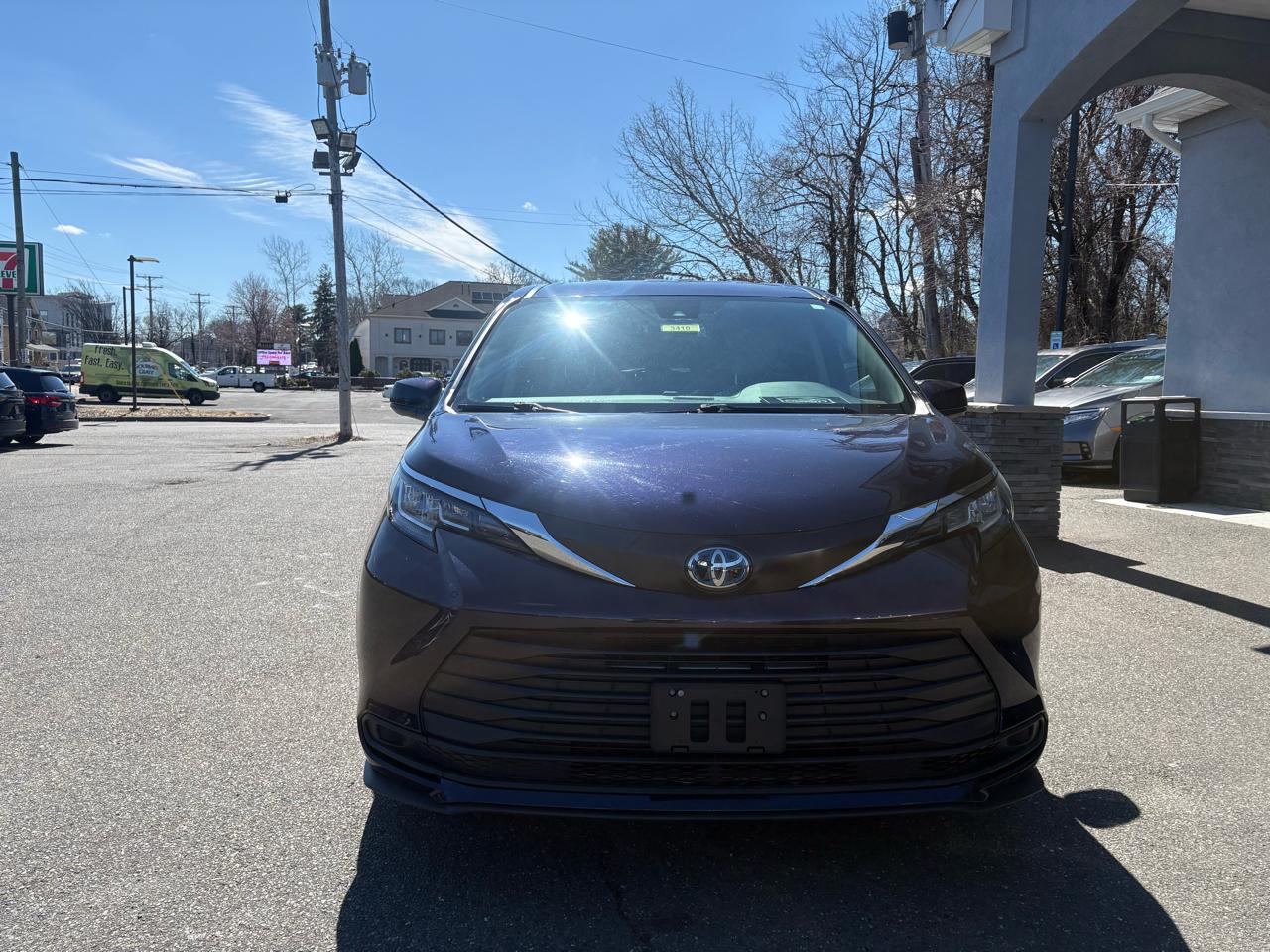 Toyota Sienna LE AWD 8-Passenger (Natl) 2023