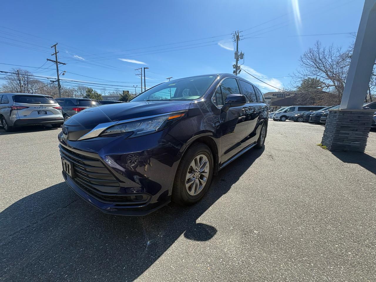 Toyota Sienna LE AWD 8-Passenger (Natl) 2023