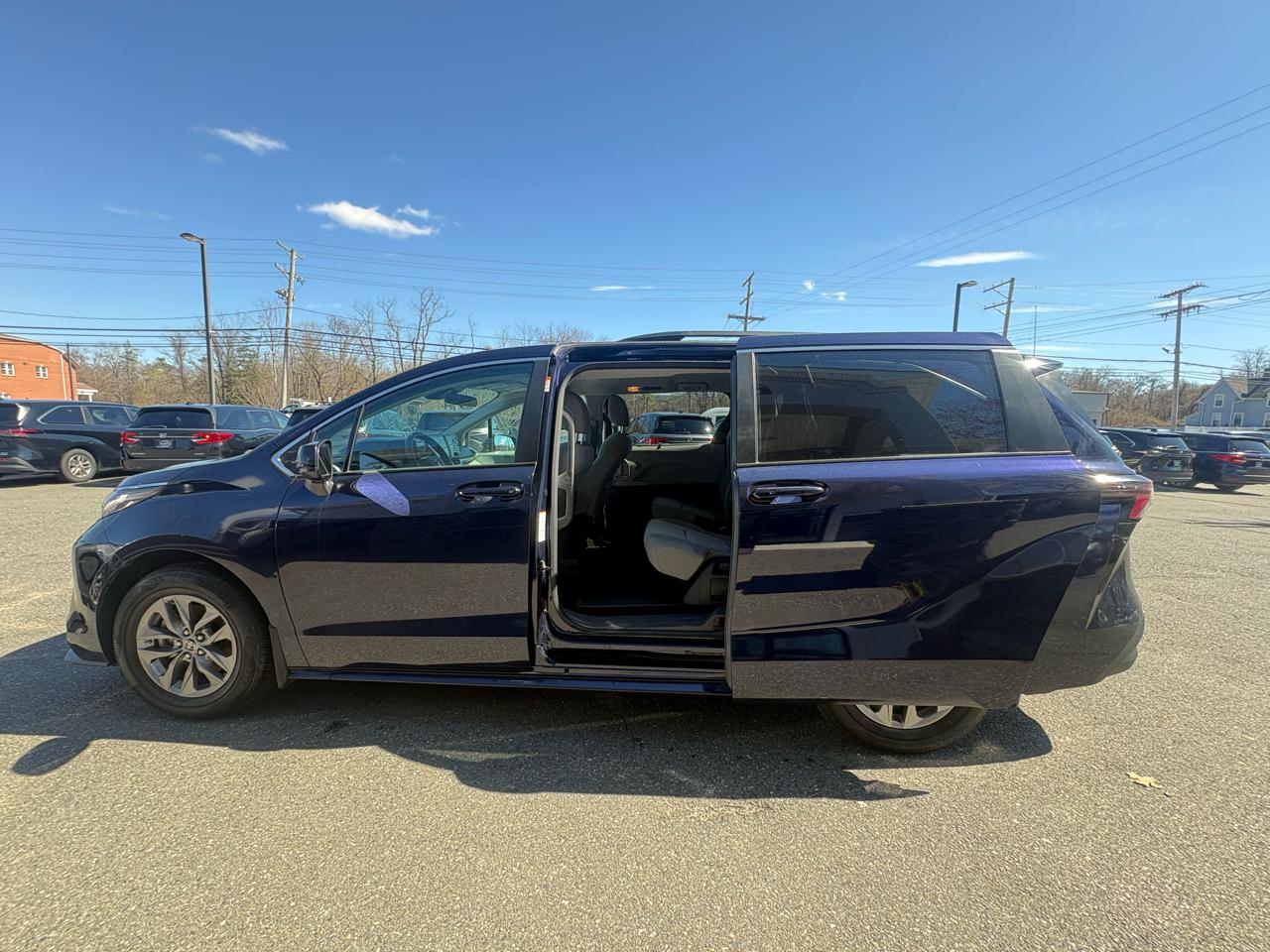 Toyota Sienna LE AWD 8-Passenger (Natl) 2023