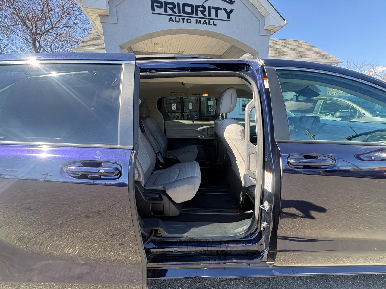 Toyota Sienna LE AWD 8-Passenger (Natl) 2023