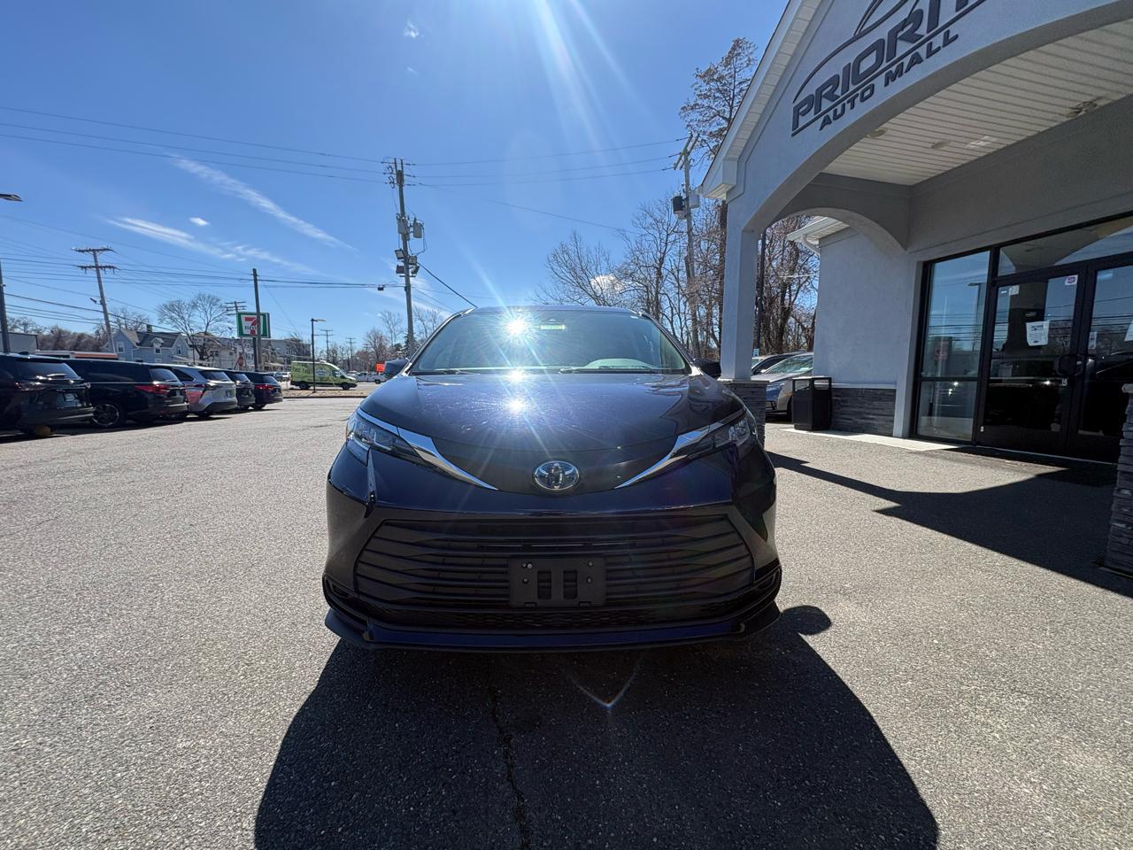 Toyota Sienna LE AWD 8-Passenger (Natl) 2023