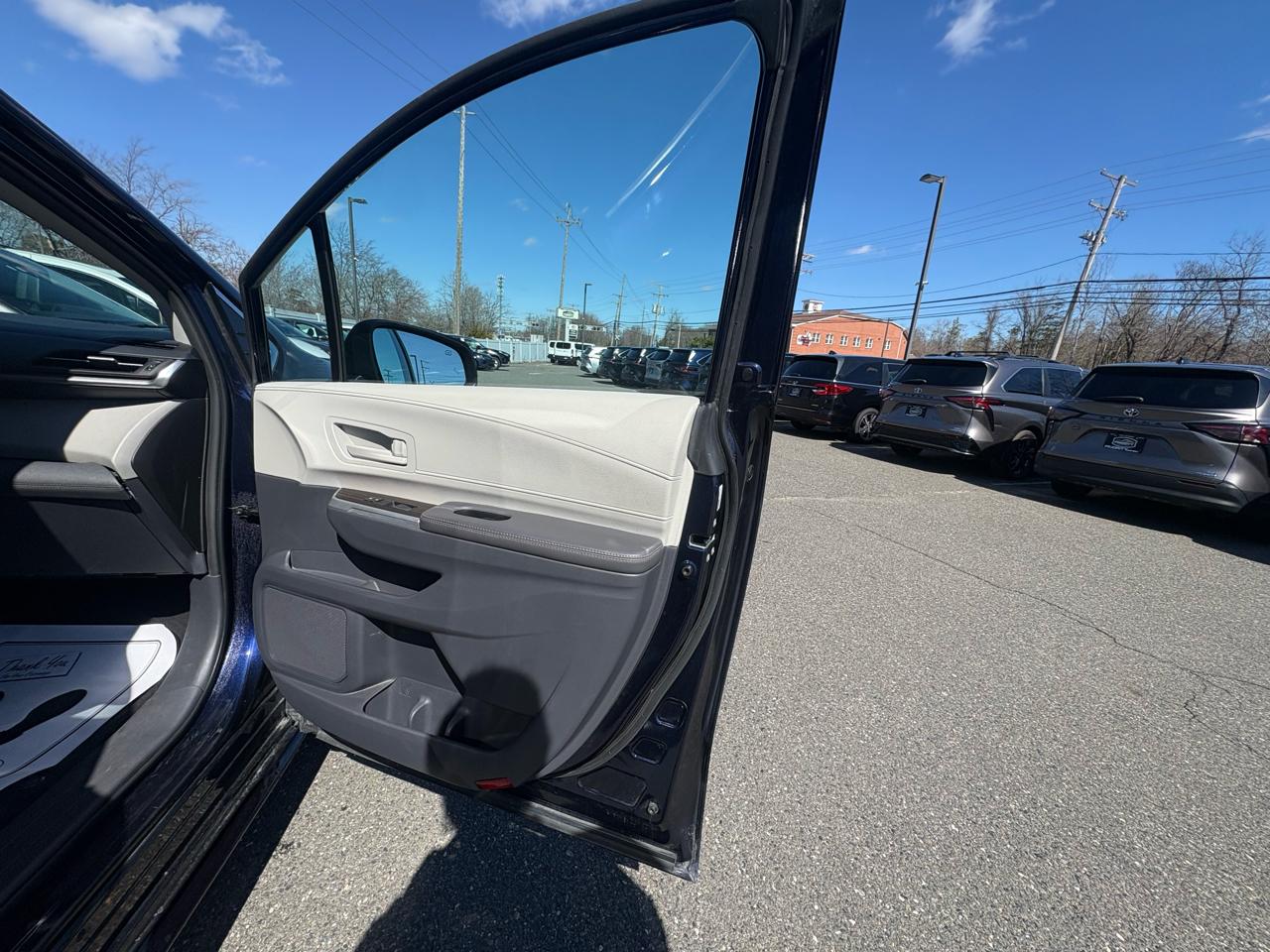 Toyota Sienna LE AWD 8-Passenger (Natl) 2023