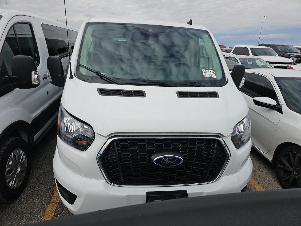 Ford Transit Passenger Wagon T-350 148" Low Roof XLT RWD 2024