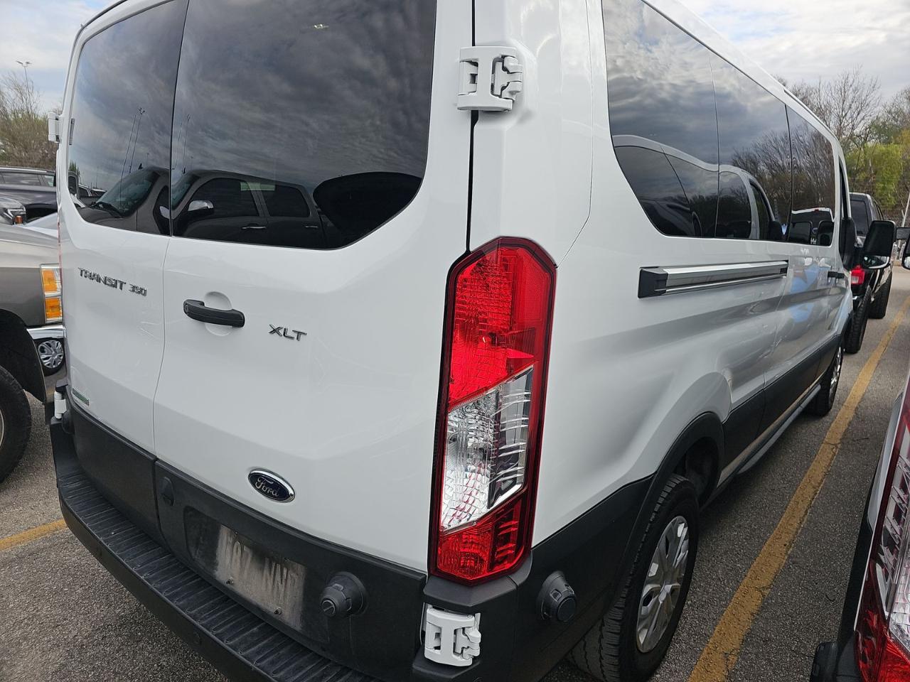 Ford Transit Passenger Wagon T-350 148" Low Roof XLT RWD 2024