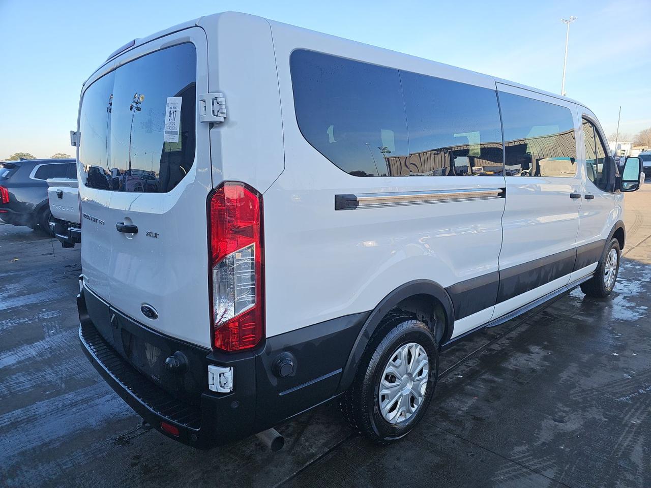 Ford Transit Passenger Wagon T-350 148" Low Roof XLT RWD 2024