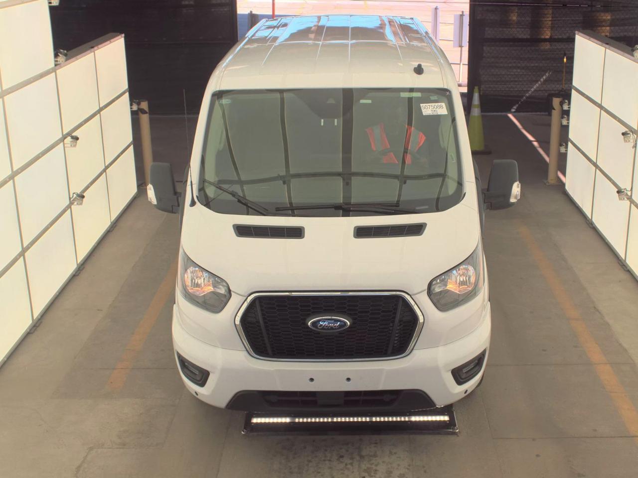 Ford Transit Passenger Wagon T-350 148" Low Roof XLT RWD 2024