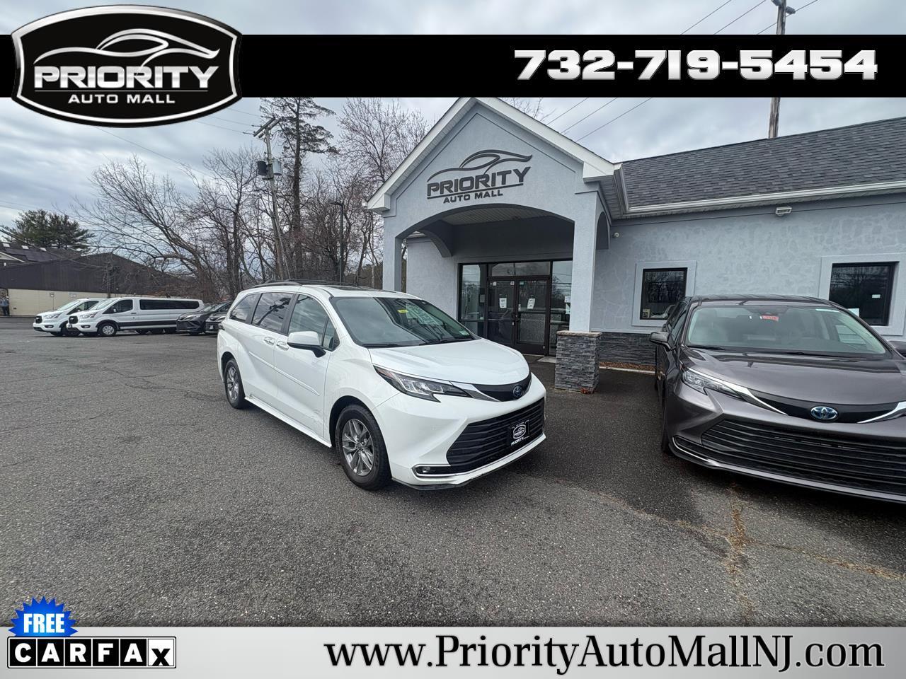 2022 Toyota Sienna XLE FWD 7-Passenger (Natl)