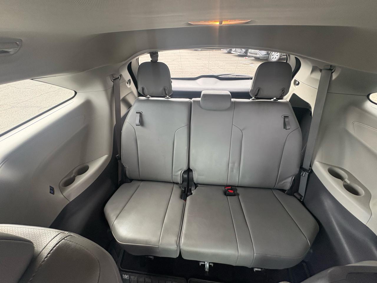 Toyota Sienna XLE FWD 7-Passenger (Natl) 2022
