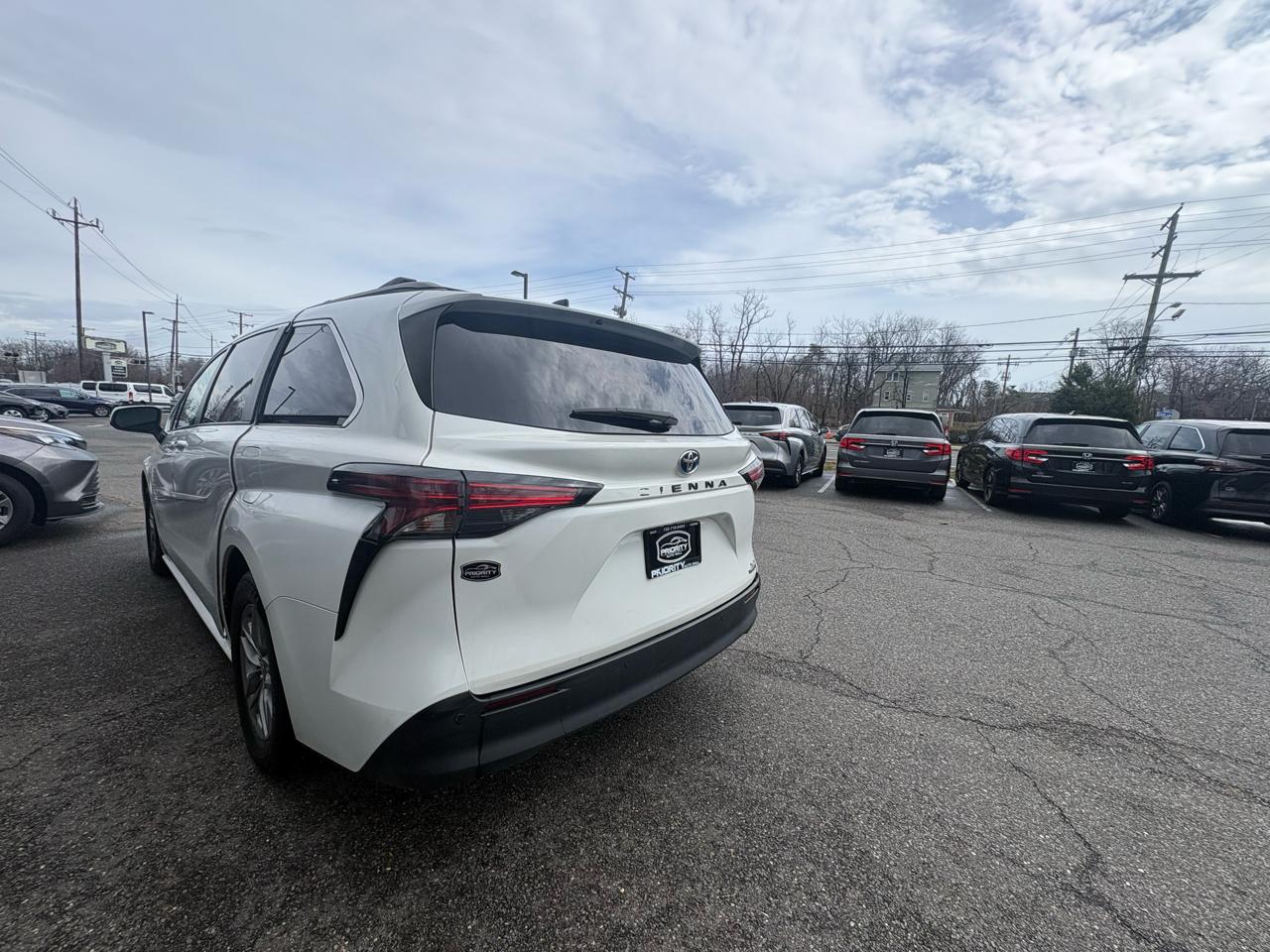 Toyota Sienna XLE FWD 7-Passenger (Natl) 2022