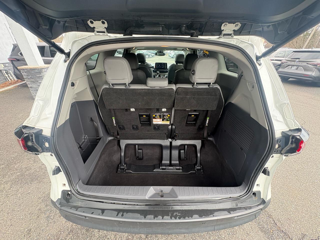 Toyota Sienna XLE FWD 7-Passenger (Natl) 2022