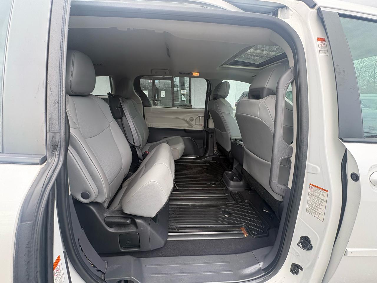 Toyota Sienna XLE FWD 7-Passenger (Natl) 2022