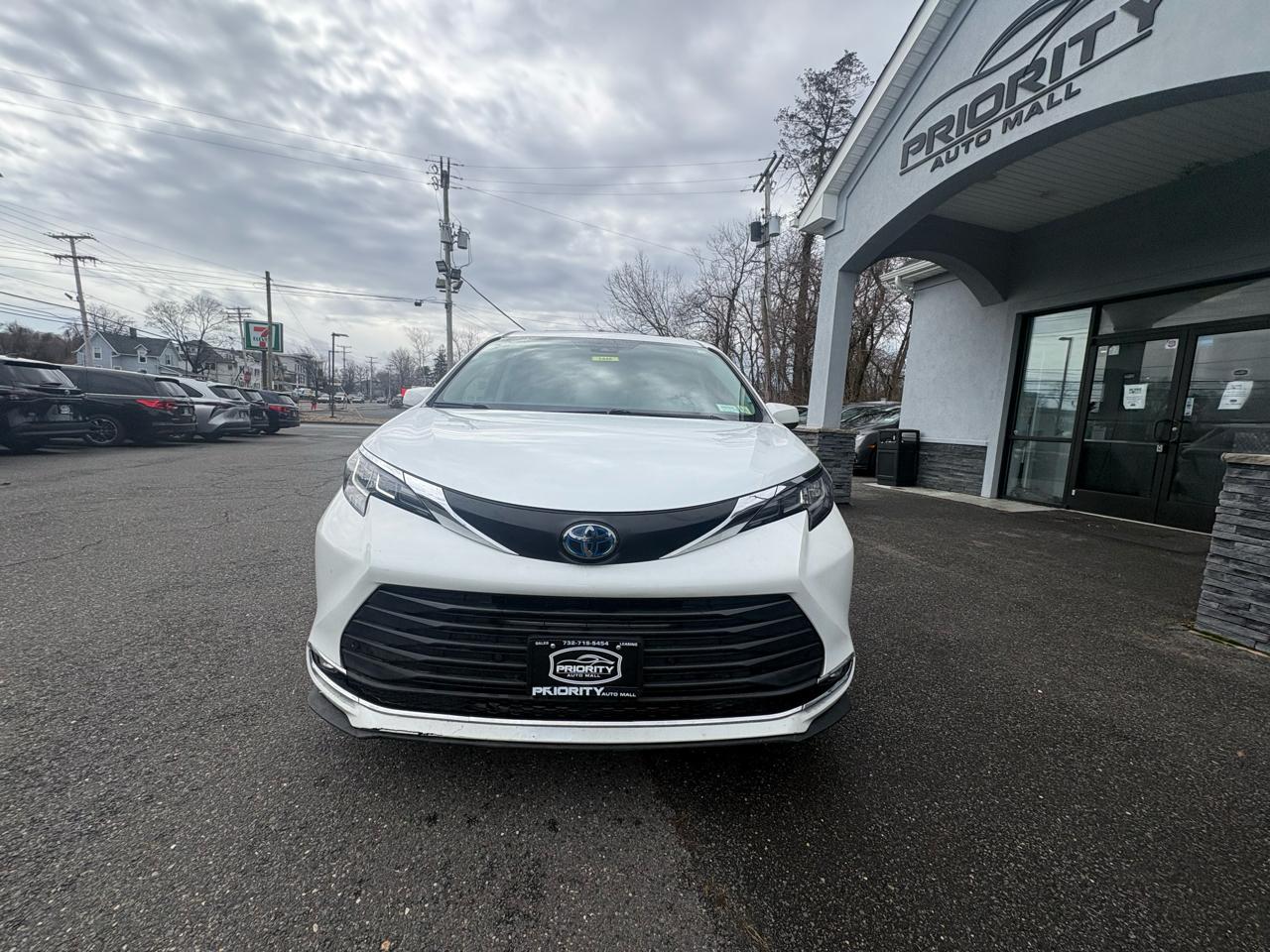 Toyota Sienna XLE FWD 7-Passenger (Natl) 2022