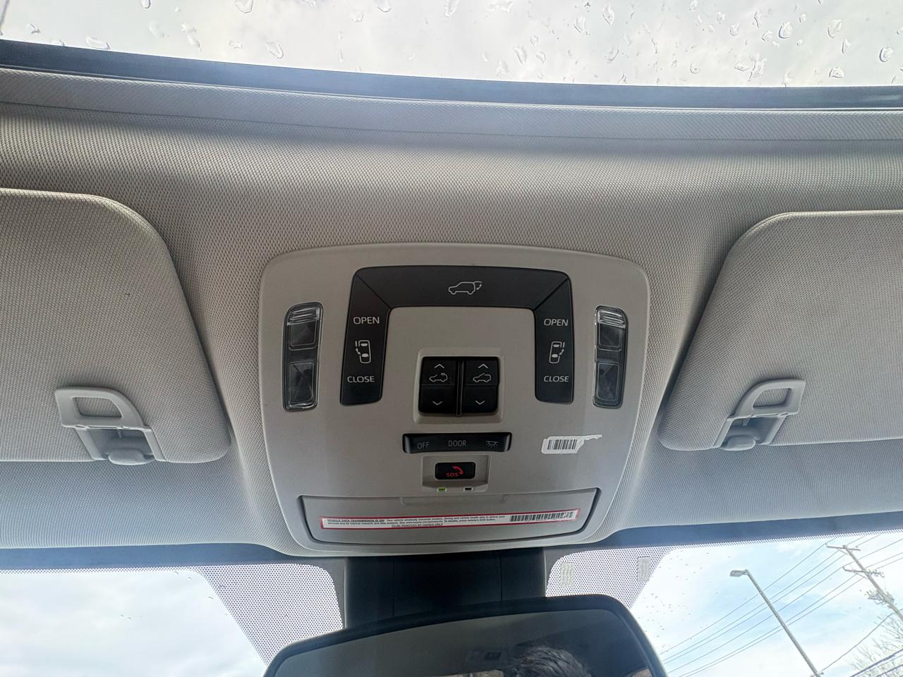 Toyota Sienna XLE FWD 7-Passenger (Natl) 2022