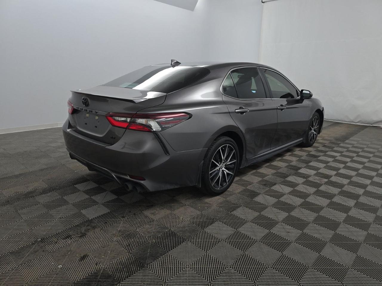 Toyota Camry  2023