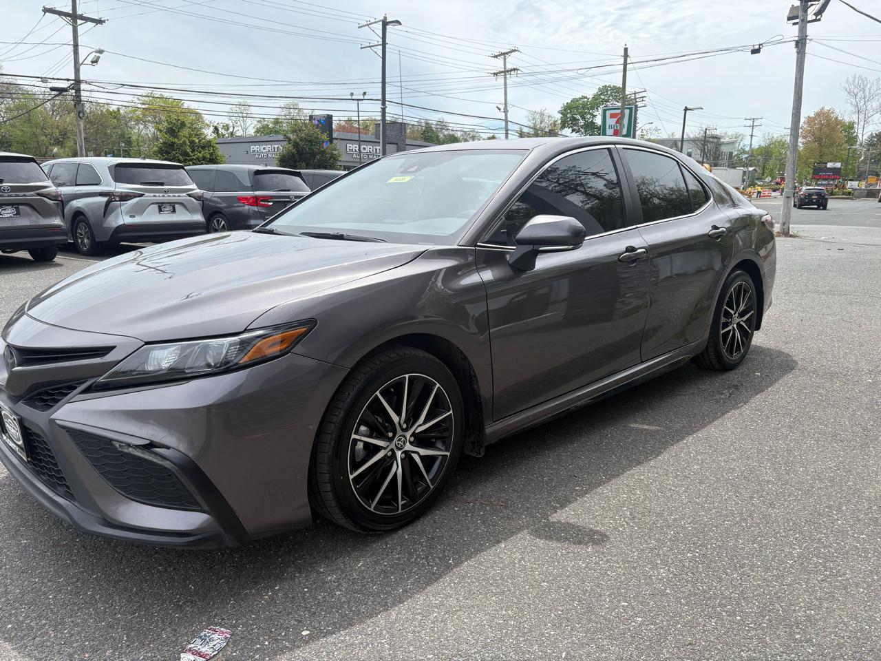 Toyota Camry SE 2023