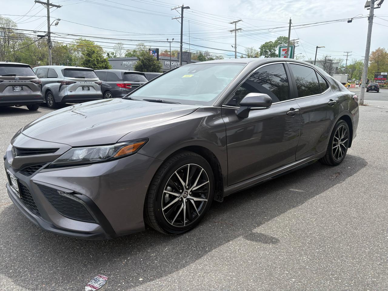 Toyota Camry SE 2023