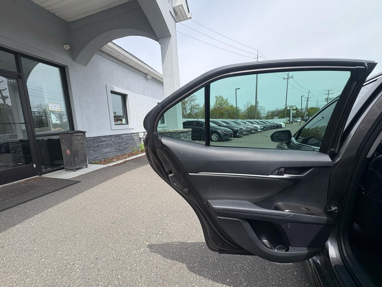Toyota Camry SE 2023