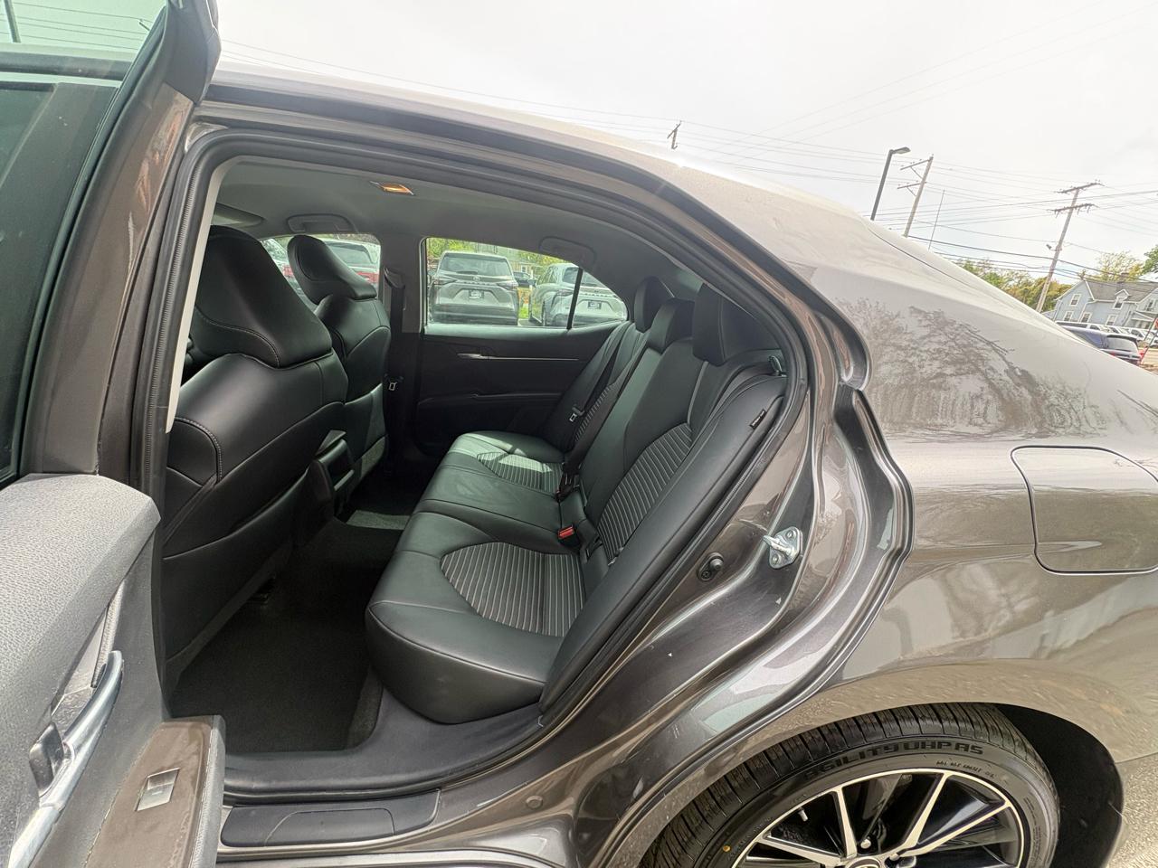 Toyota Camry SE 2023