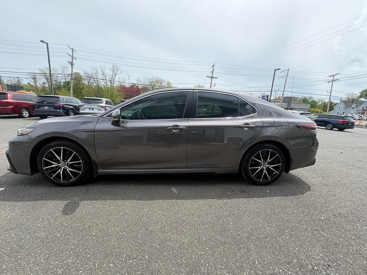 Toyota Camry SE 2023