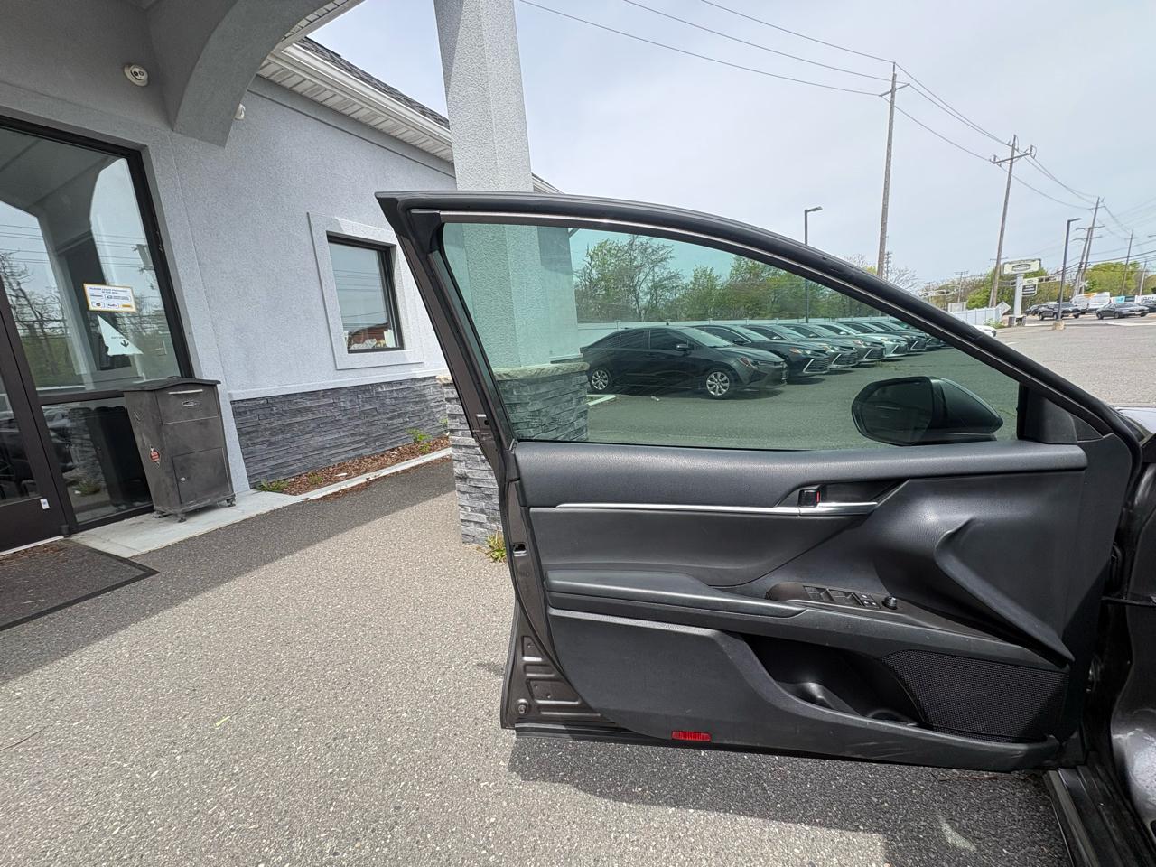 Toyota Camry SE 2023