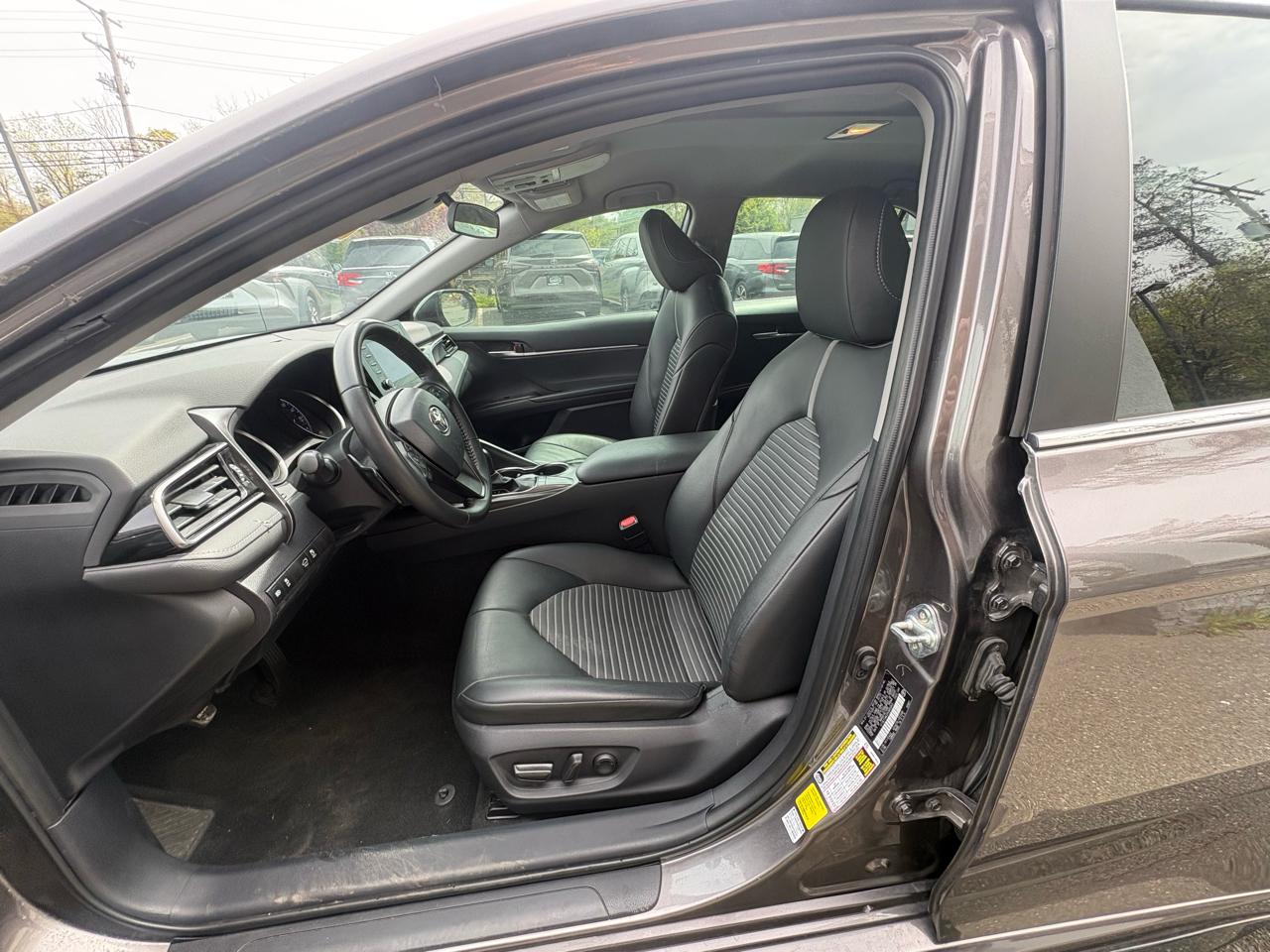Toyota Camry SE 2023