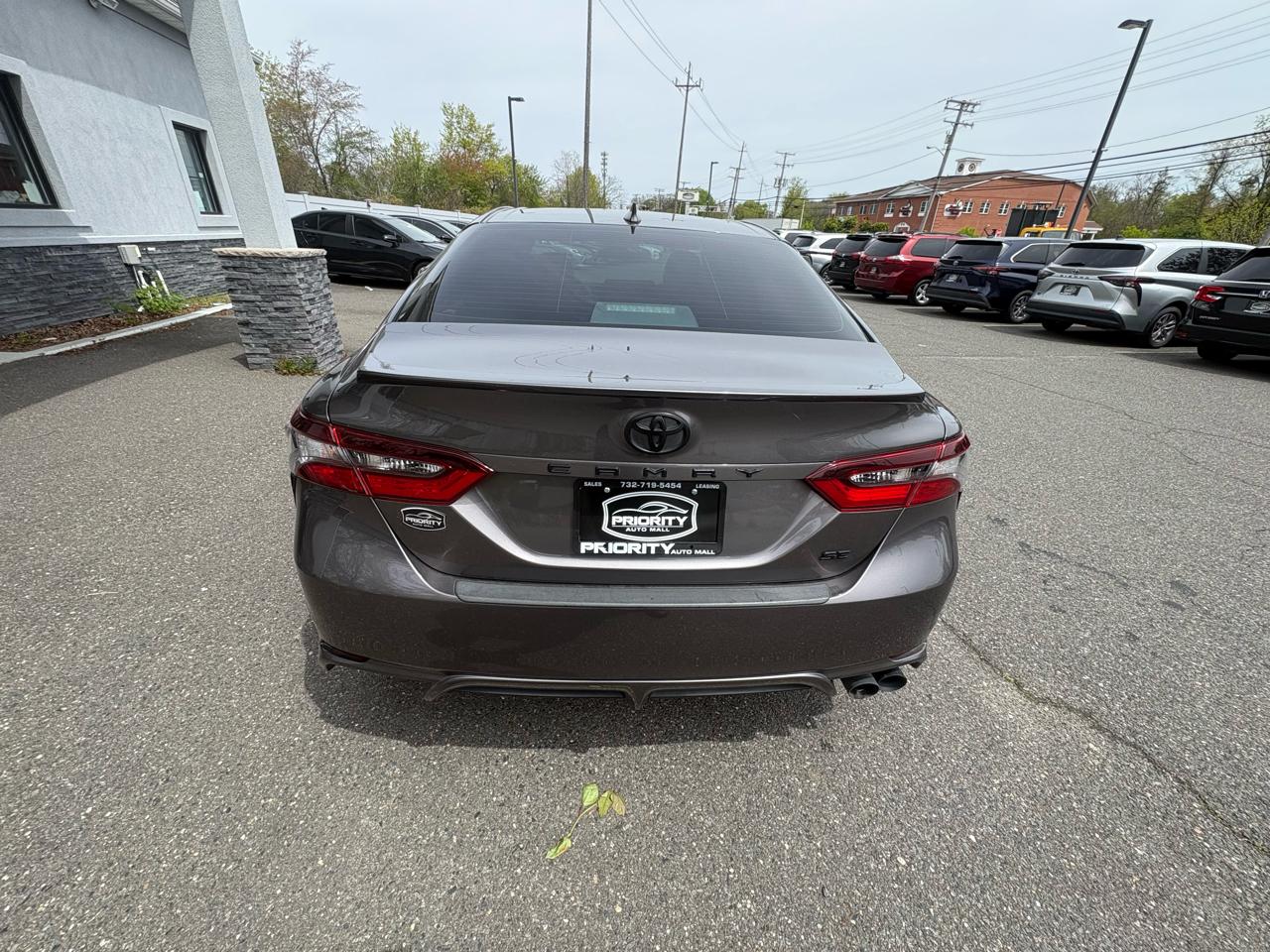 Toyota Camry SE 2023