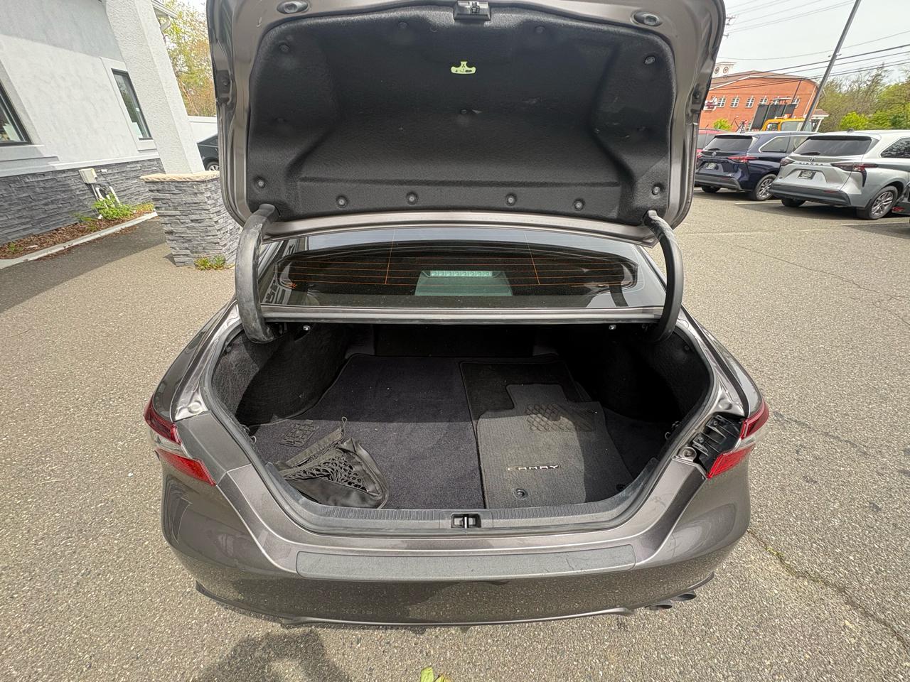 Toyota Camry SE 2023