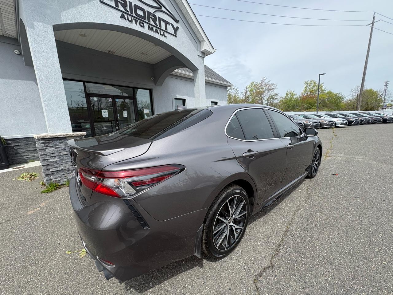 Toyota Camry SE 2023