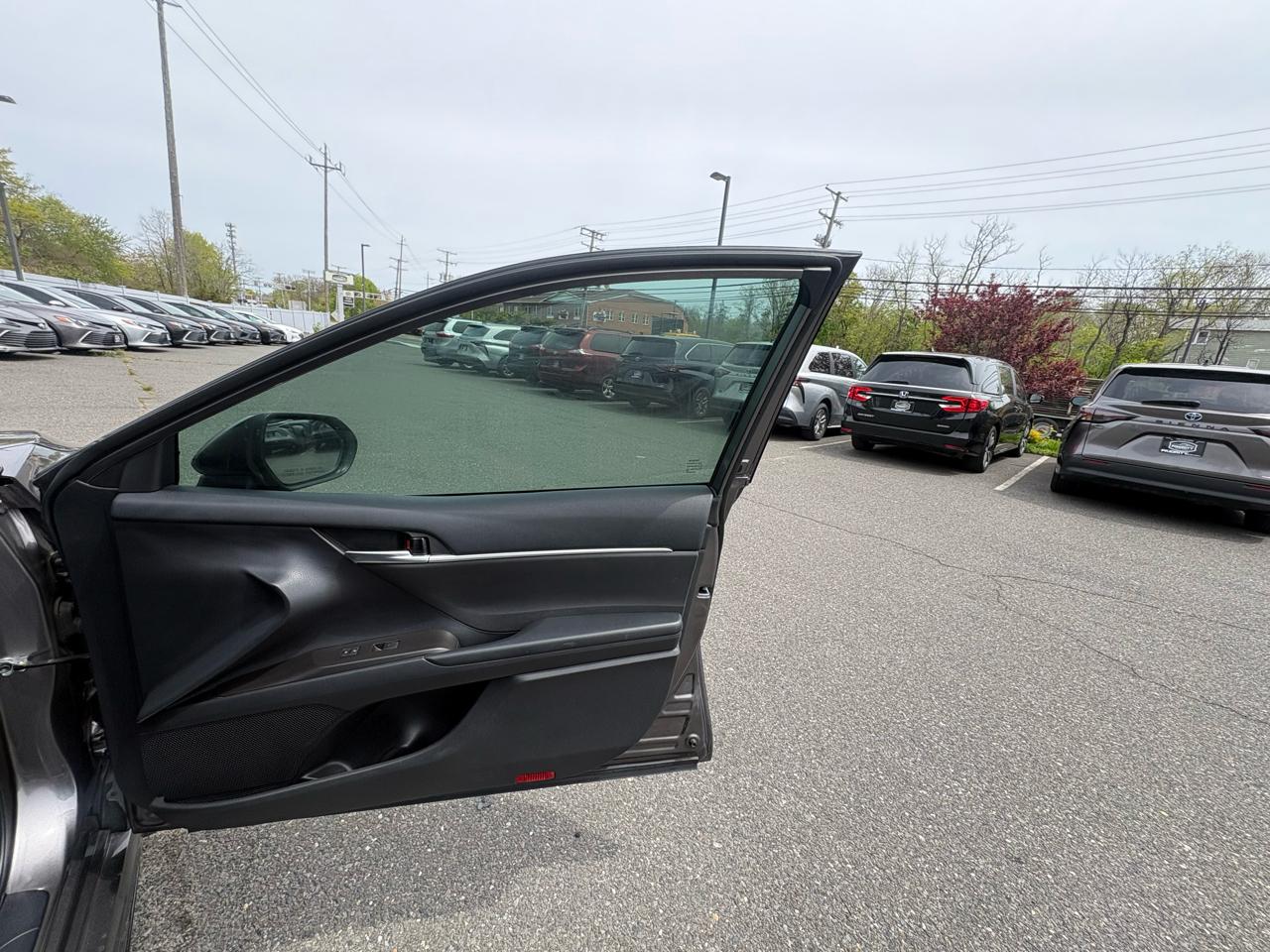 Toyota Camry SE 2023