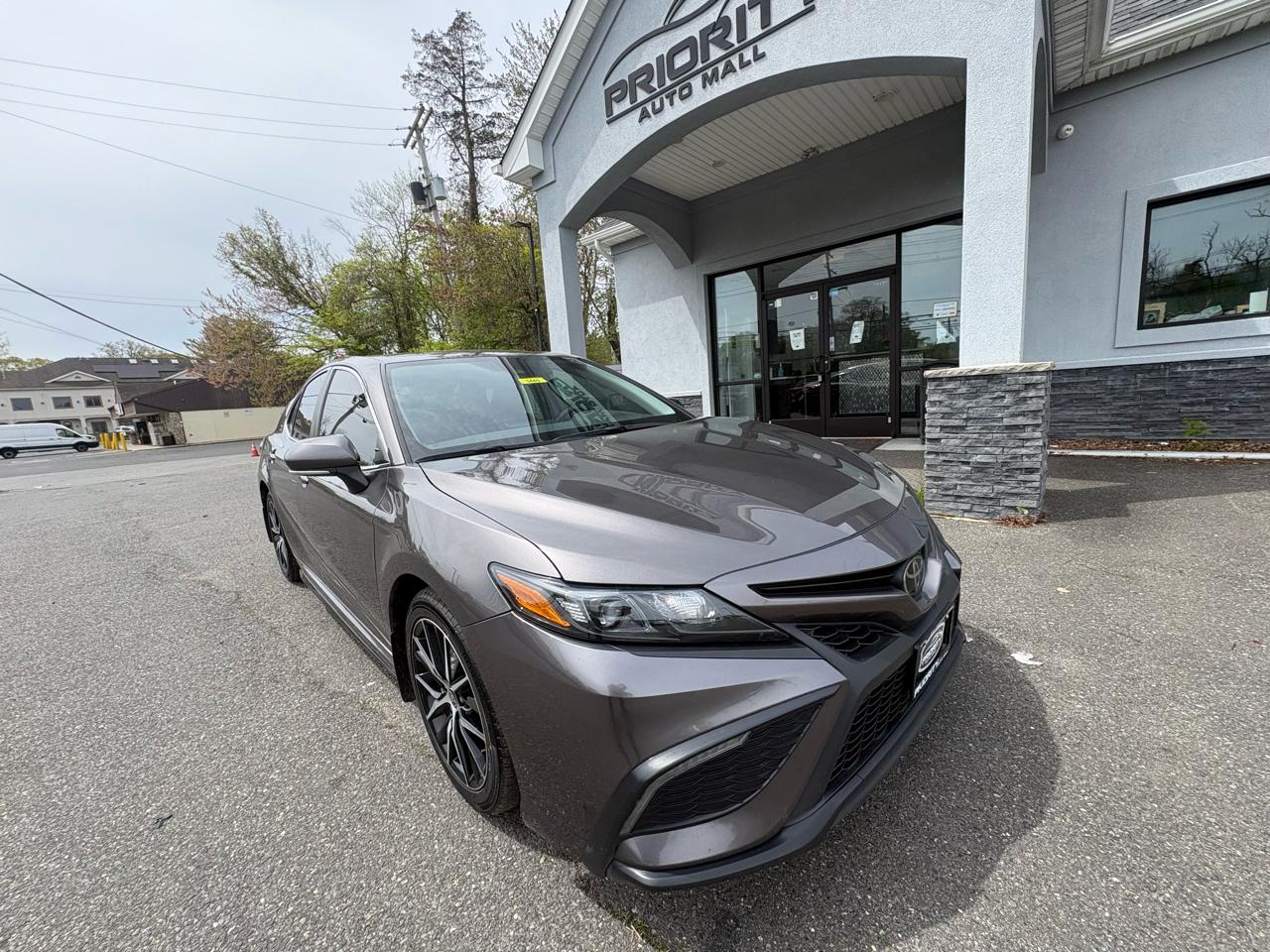 Toyota Camry SE 2023