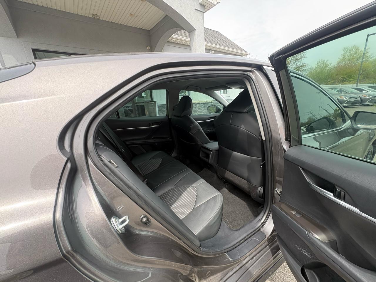 Toyota Camry SE 2023