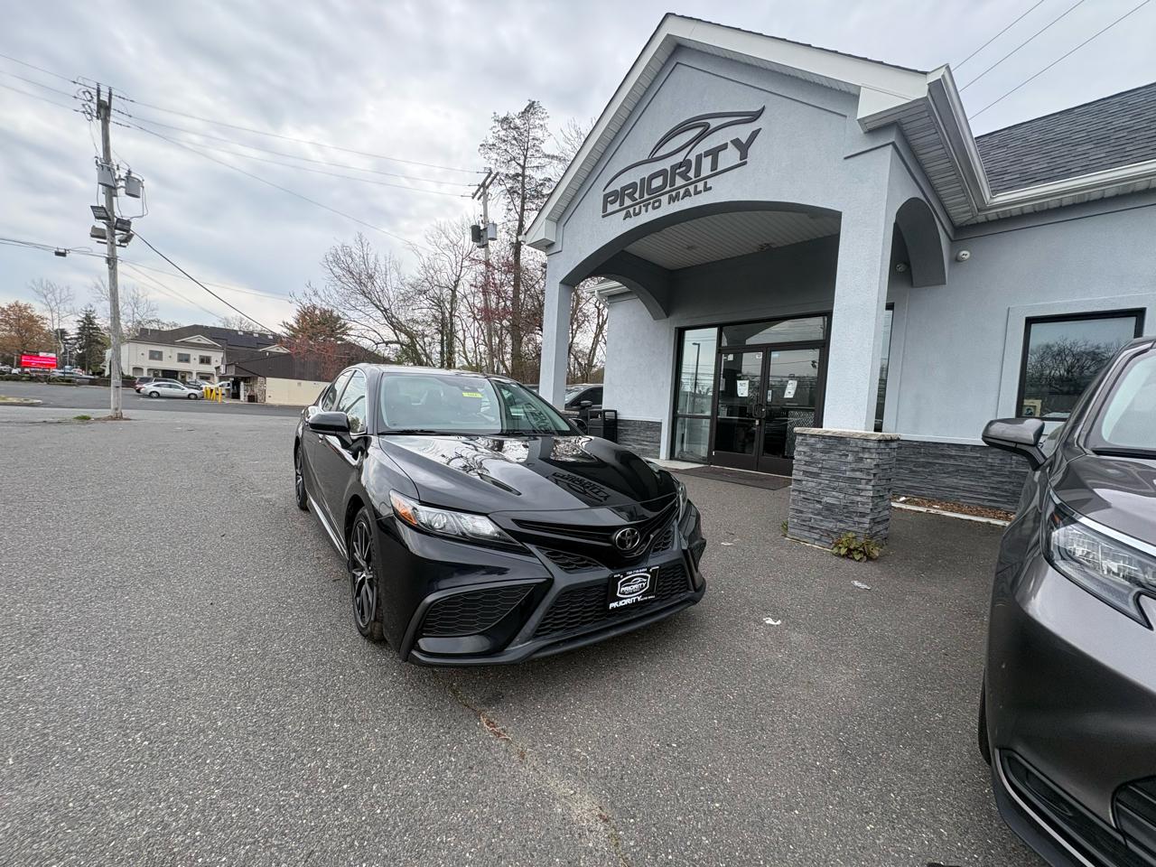Toyota Camry SE Auto (Natl) 2021