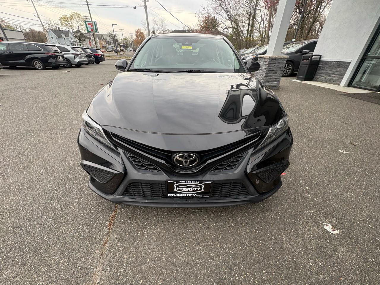 Toyota Camry SE Auto (Natl) 2021