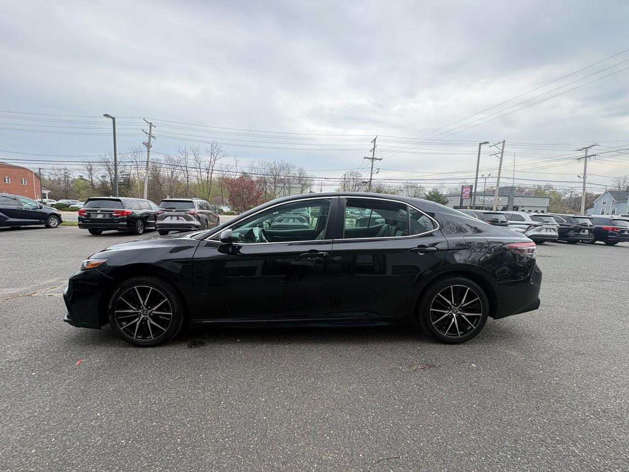 Toyota Camry SE Auto (Natl) 2021