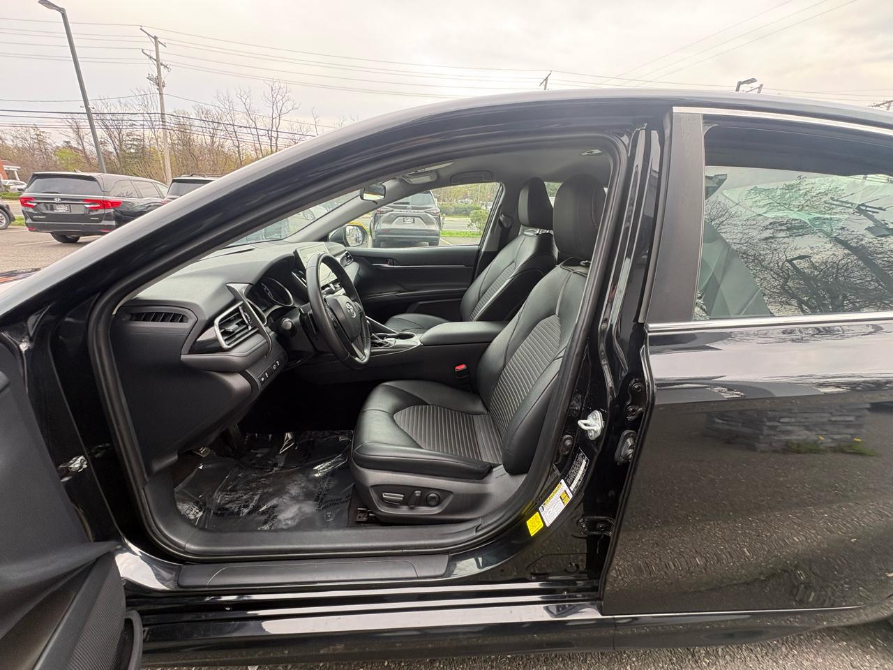 Toyota Camry SE Auto (Natl) 2021