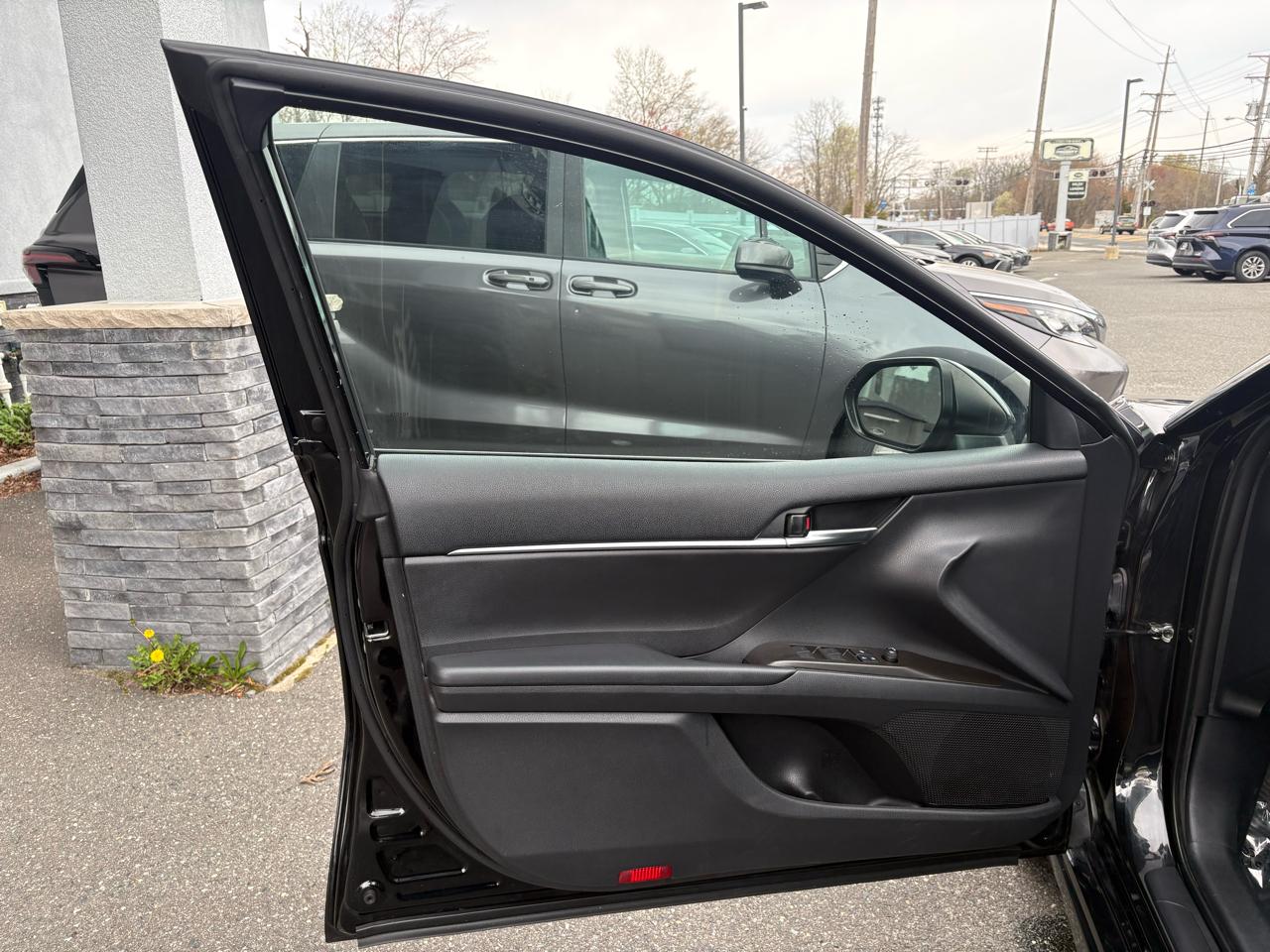 Toyota Camry SE Auto (Natl) 2021