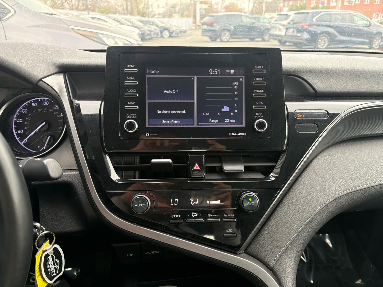 Toyota Camry SE Auto (Natl) 2021