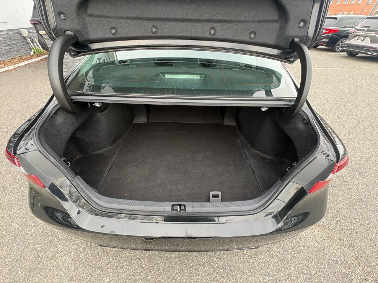 Toyota Camry SE Auto (Natl) 2021