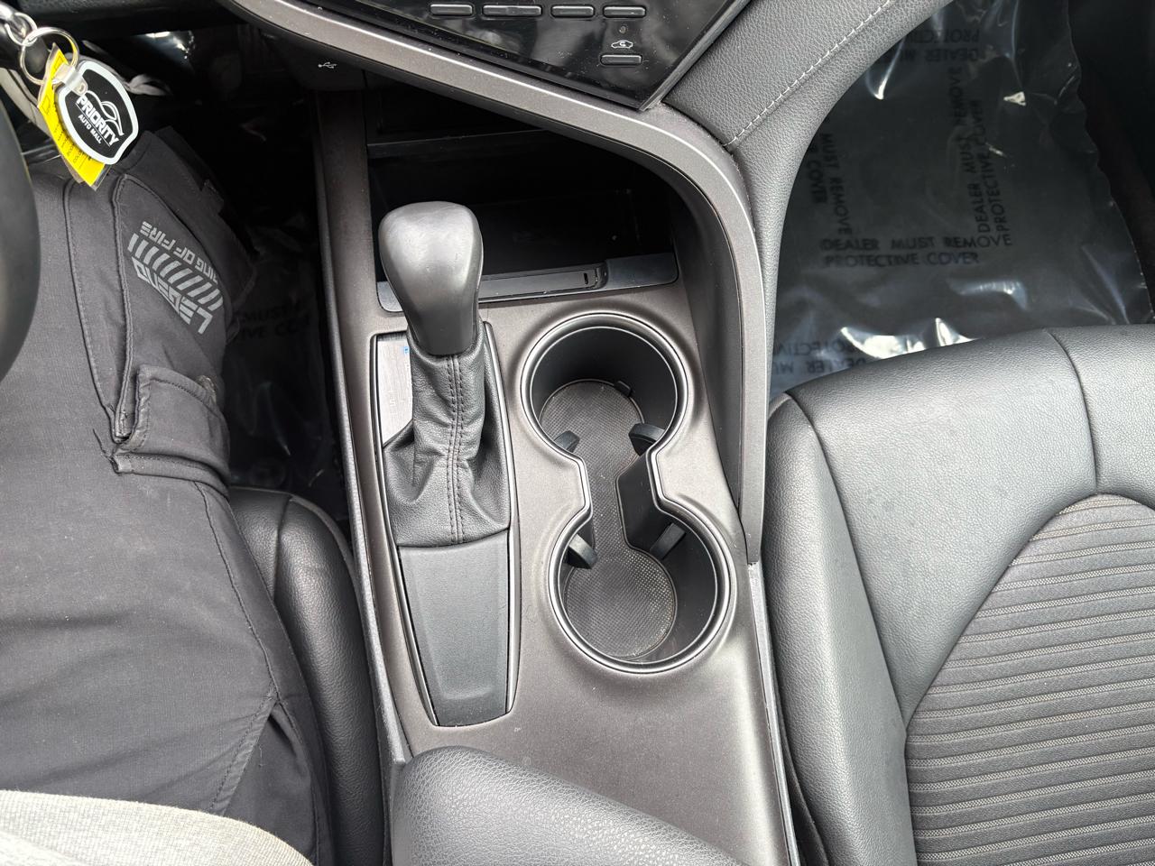 Toyota Camry SE Auto (Natl) 2021