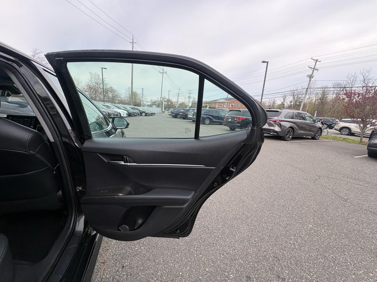 Toyota Camry SE Auto (Natl) 2021