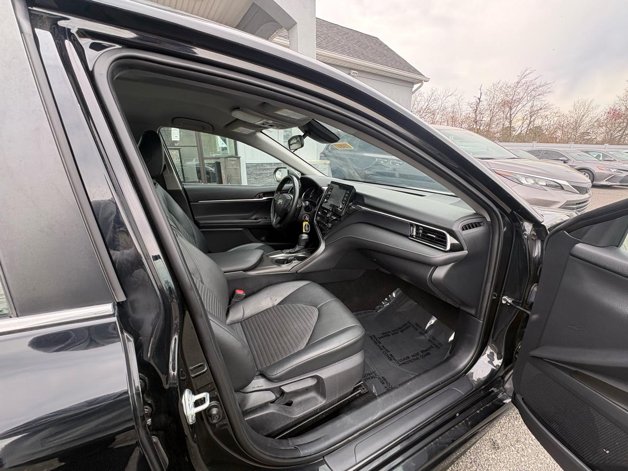 Toyota Camry SE Auto (Natl) 2021