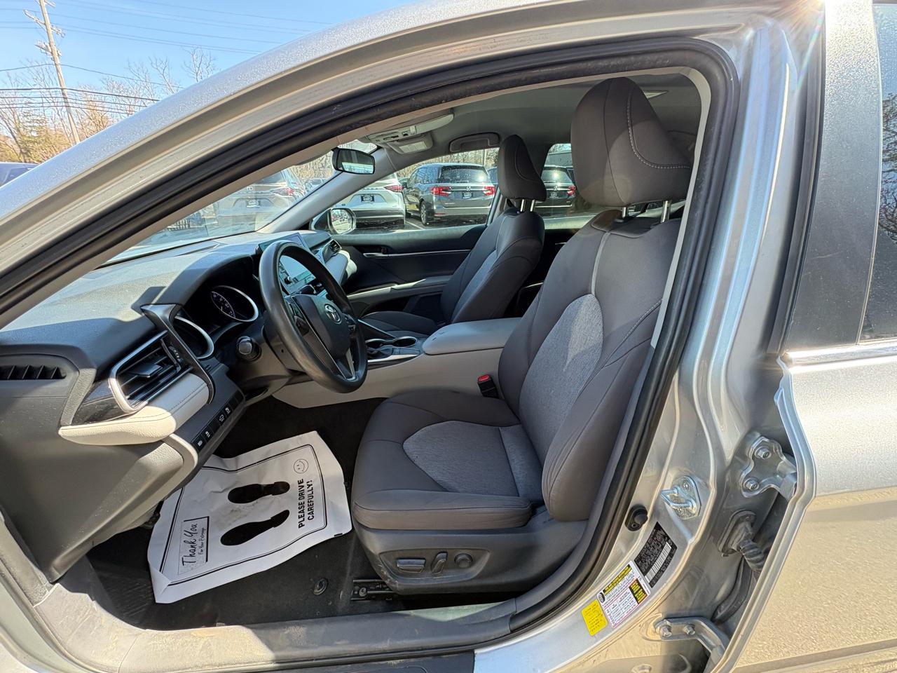 Toyota Camry LE Auto (Natl) 2022