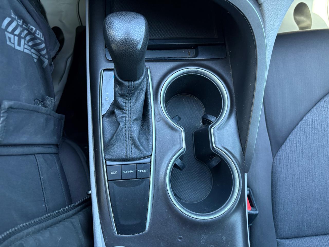 Toyota Camry LE Auto (Natl) 2022