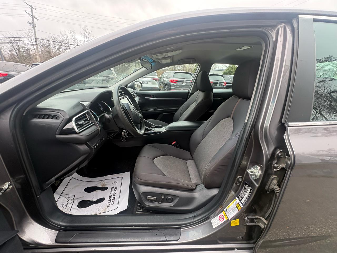 Toyota Camry XLE Auto (Natl) 2018